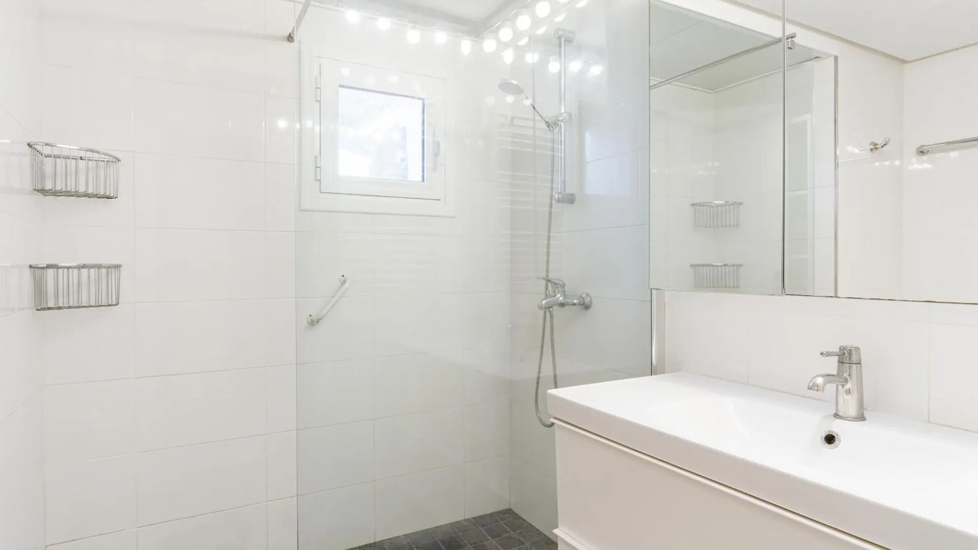 1 Bed Apartment In Puerto Banus Marbella 0*,